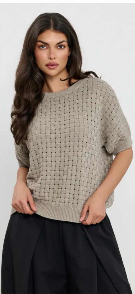 Sweter ze splotem z krótkim rękawem