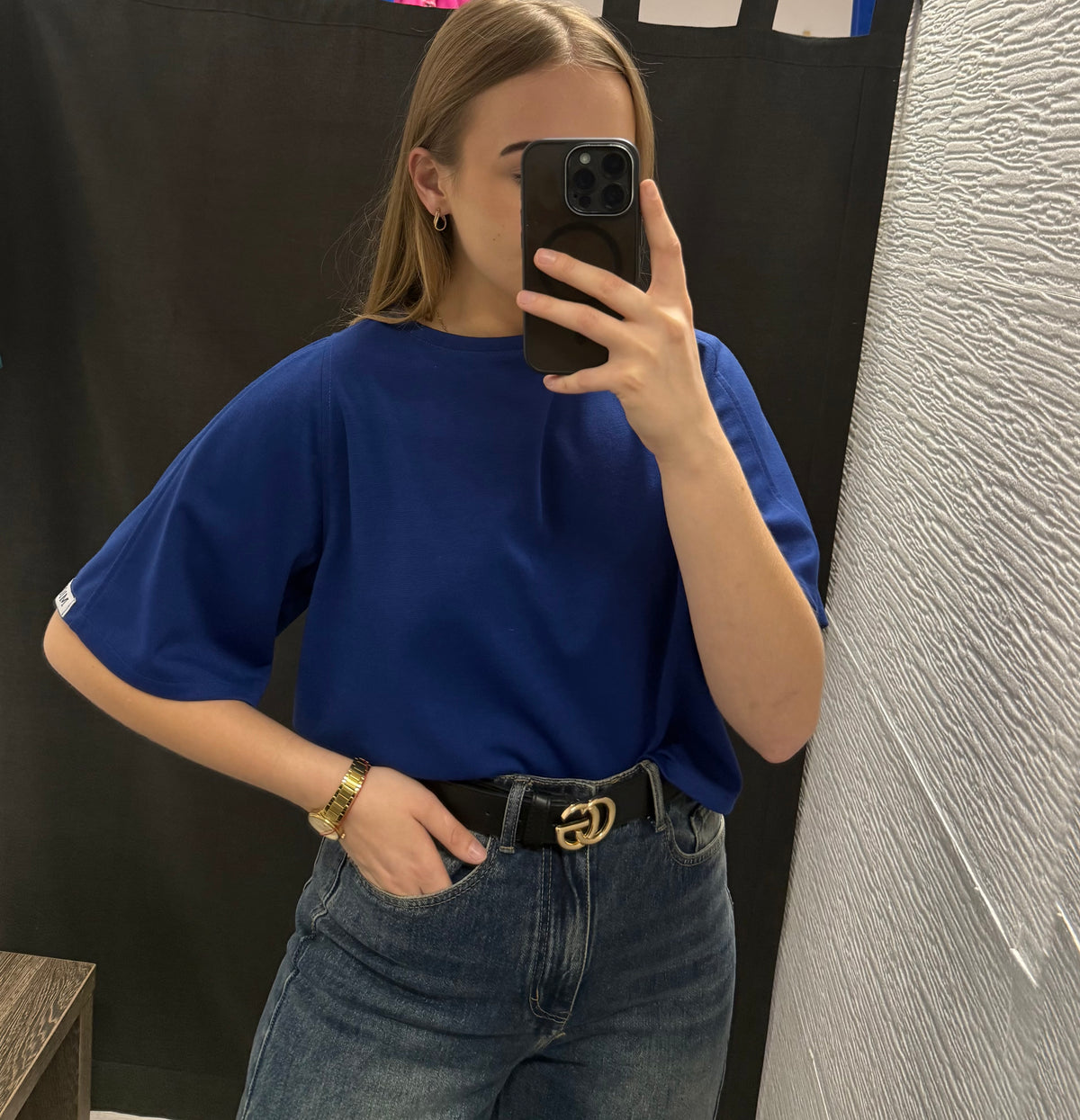 Luźny t-shirt z szerokimi rękawami