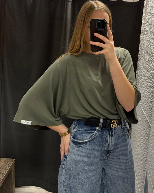 T-shirt khaki o luźnym kroju