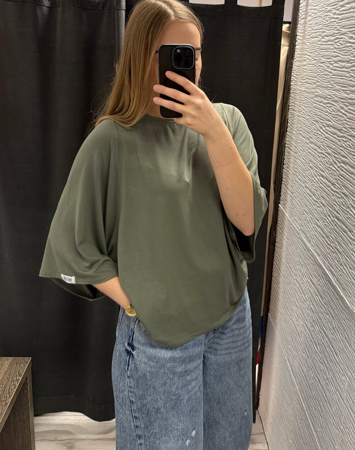 T-shirt khaki o luźnym kroju