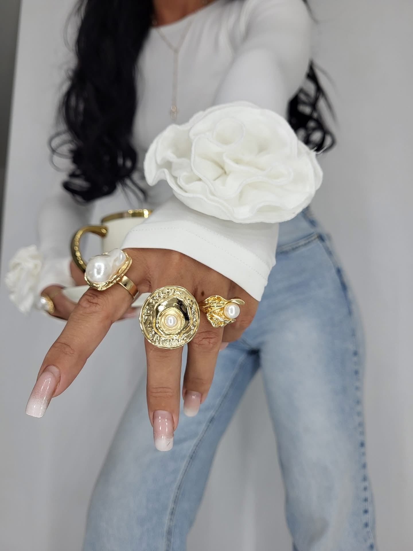 Bluzka z różą na rękawie