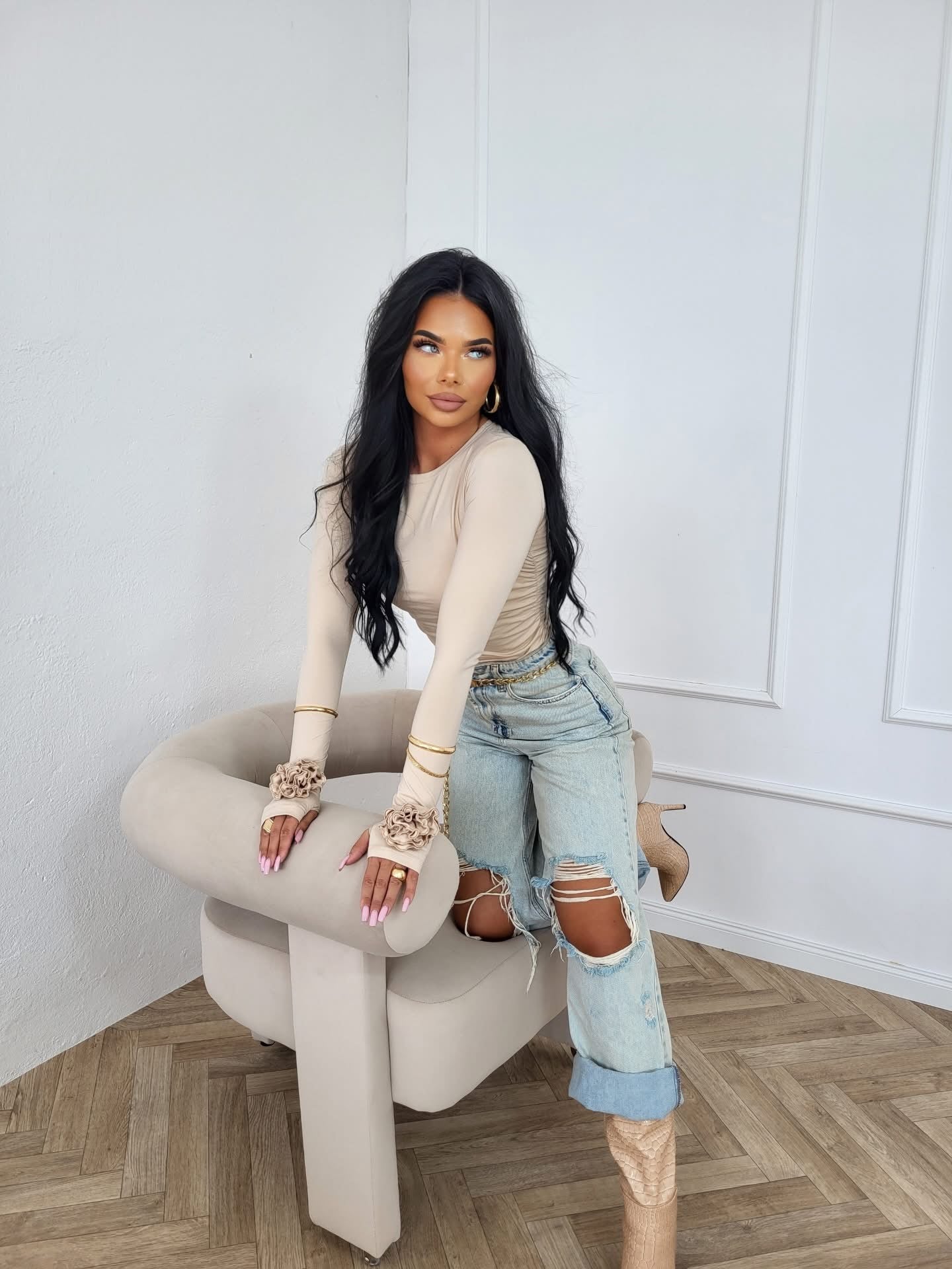 Bluzka z różą na rękawie