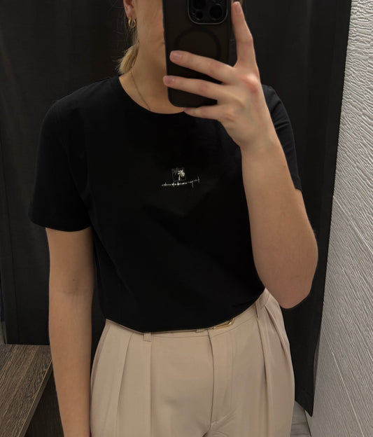 T-shirt damski z delikatną aplikacją