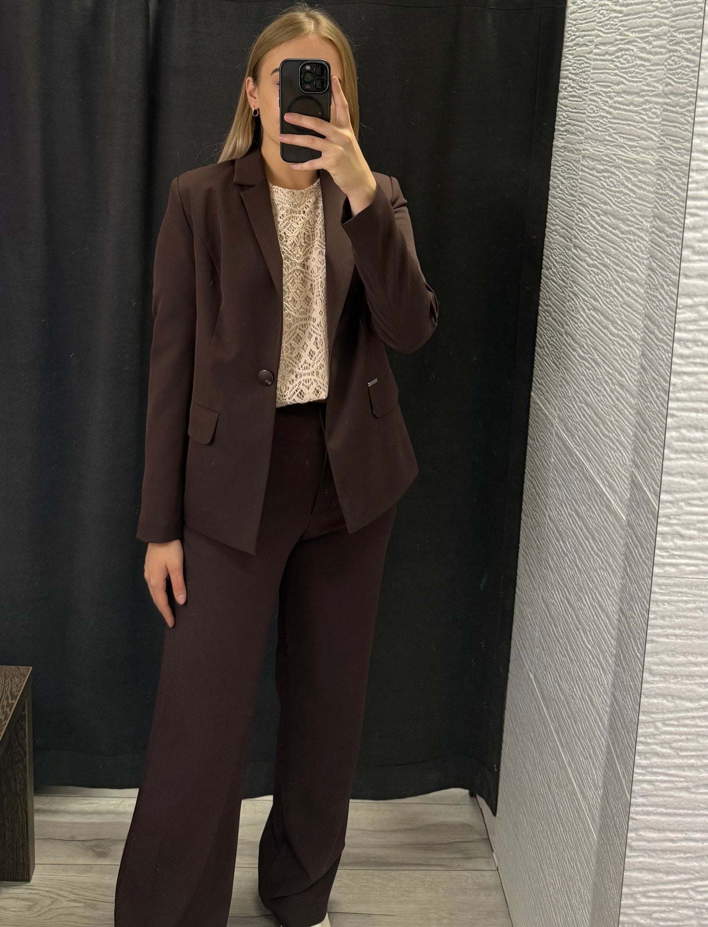 Eleganckie spodnie brązowe z szeroką nogawką